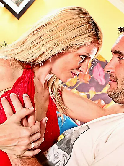 The busty blonde milf Angela Attison fucks with real pleasure an