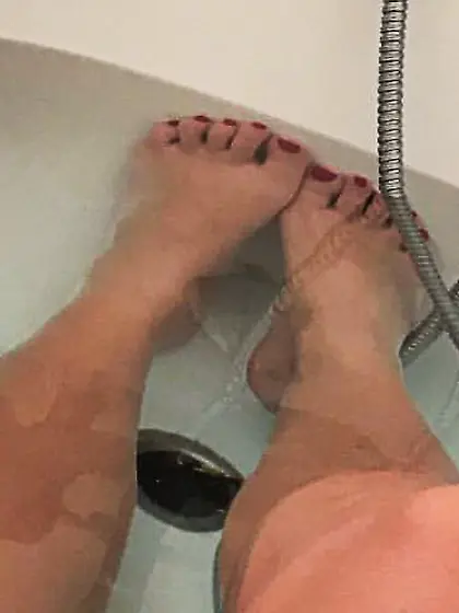 Voyeur Teen feet foot barefeet barefoot toes soles