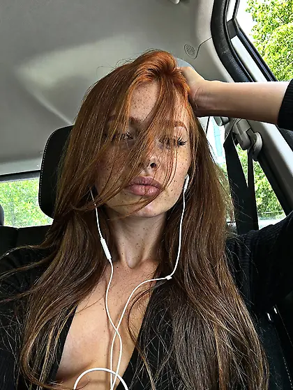 Lisa Lemonade sexy petite girlfriend