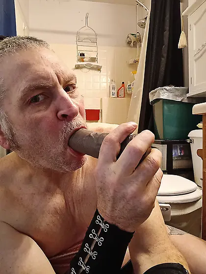 Cuck Paul Fucks Himself