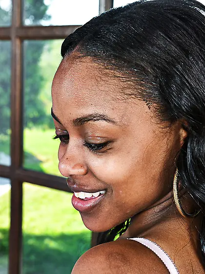 Black girl Amiliah Kush exposes small boobs and then gets comple