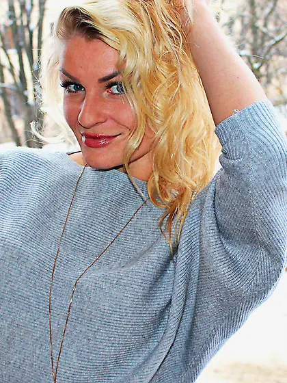 White milf shoulder length