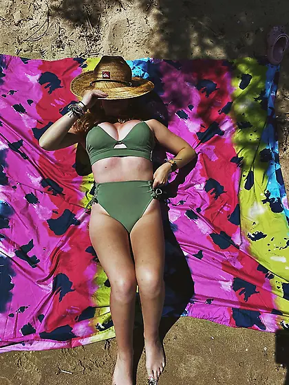 Morgan Thompson Busty Nonnude Cutie