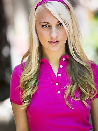 Love in pink top and sneakers quickly gets naked posing on the c