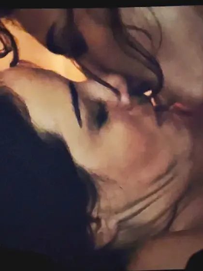 Aubrey Plaza & Margaret Qualley lesbian sex scene