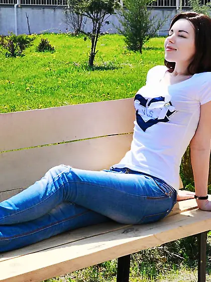 Mad brunette with a shaved twat is here to showcase her juicy bo