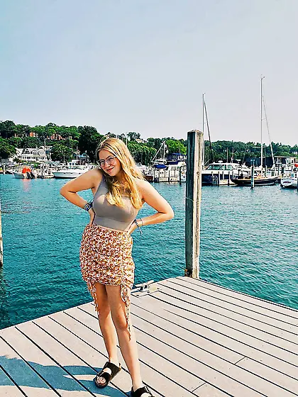 Morgan Thompson Busty Nonnude Cutie