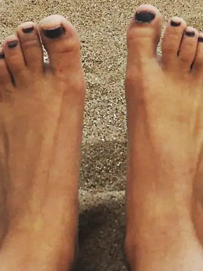 Voyeur Teen feet foot barefeet barefoot toes soles