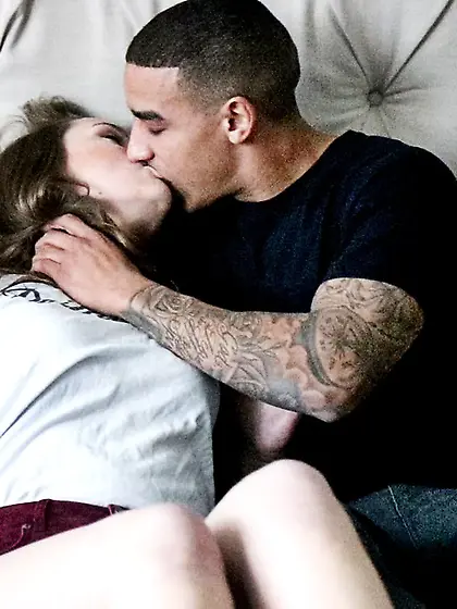 Tattooed stud bangs his curvy girlfriend