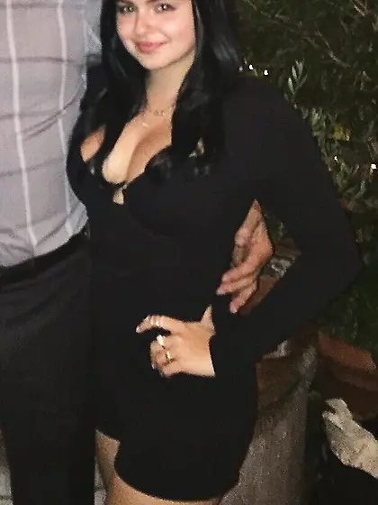 Ariel Winter huge cleavage pics