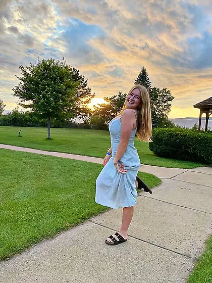 Morgan Thompson Busty Nonnude Cutie