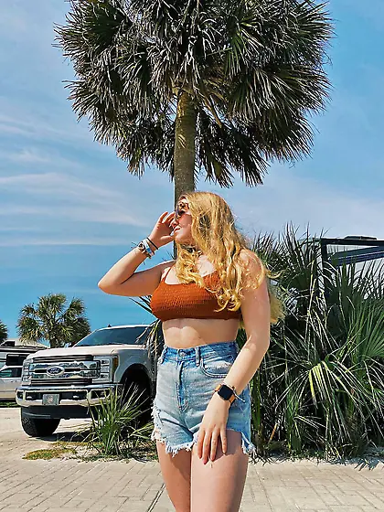 Morgan Thompson Busty Nonnude Cutie