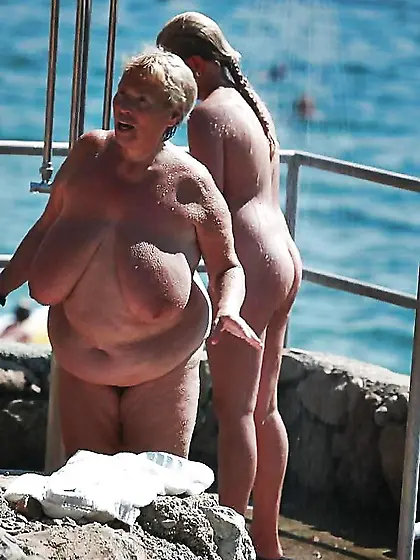 Plumper in public in bathing suits or non fitting clothes