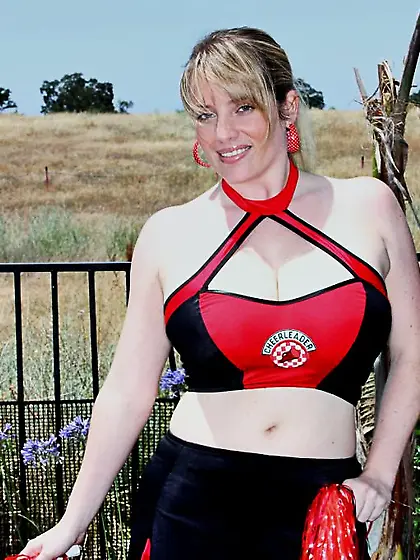 Sassy milf Maggie Green bares off big boobs and masturbates puss