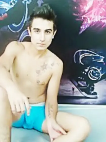 Brunette fleex perform anal