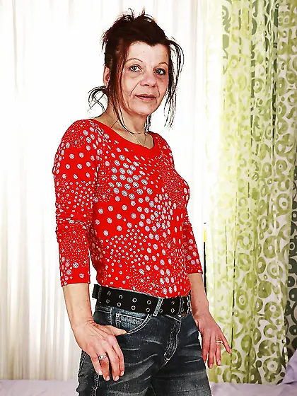 Sexy mature hairy pussy fucking