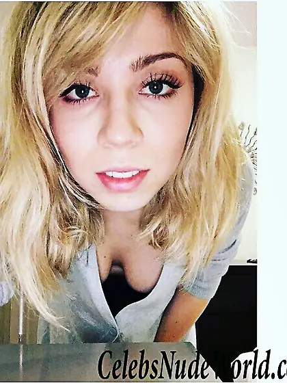 Sexy selfie of Jennette McCurdy