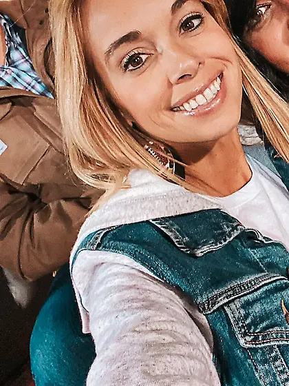 Sarah teases then gets naked for GGW