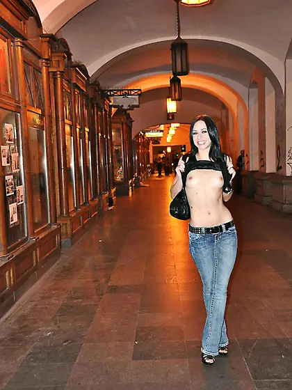 Playful brunette teen Dawn Avril is on excursion watching the si