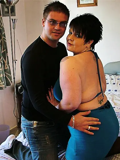 MILF Cougar Double Dee from United Kingdom