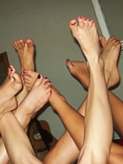 Voyeur Teen feet foot barefeet barefoot toes soles