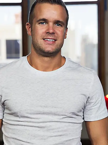 Domme sheds yellow black