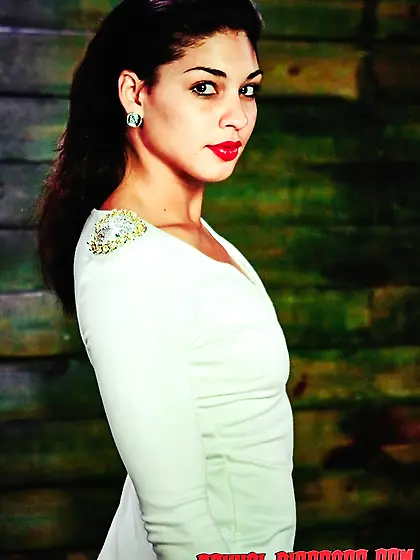 Bitch gets hook in her asshole during fetish...