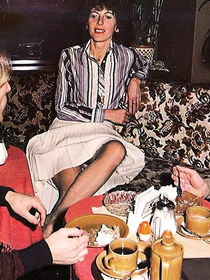 Hot brunette babe hairy