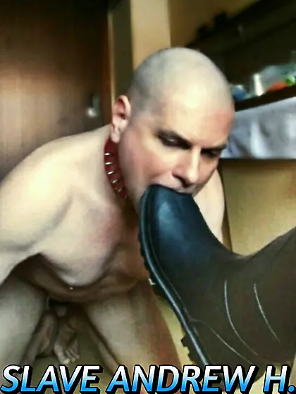 gay sm stiefelmaster erniedrigt schwanzlutscher