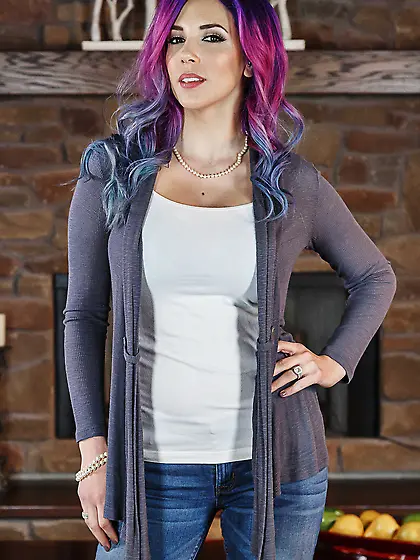 Jelena Jensen spreads her legs and fingers her wet pussy