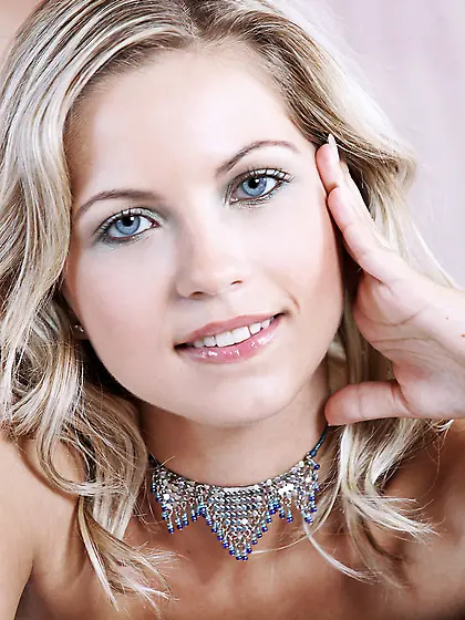 Jenni Gregg takes her sexy black lingerie off and shows us her f