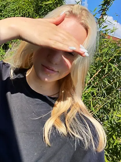 Maz w pracy a ona z młodym