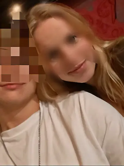 Maz w pracy a ona z młodym