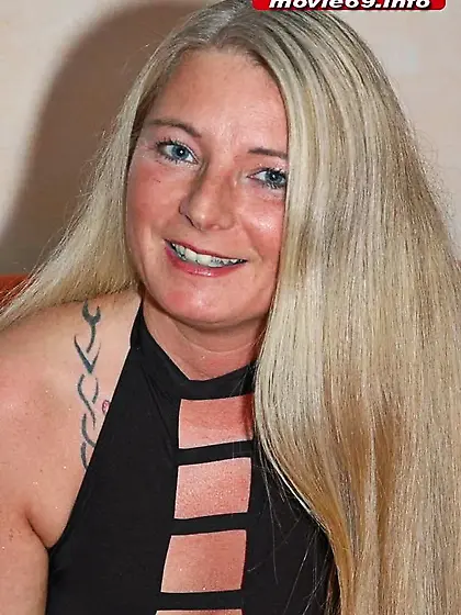 Some private pics from blonde MILF Rosella