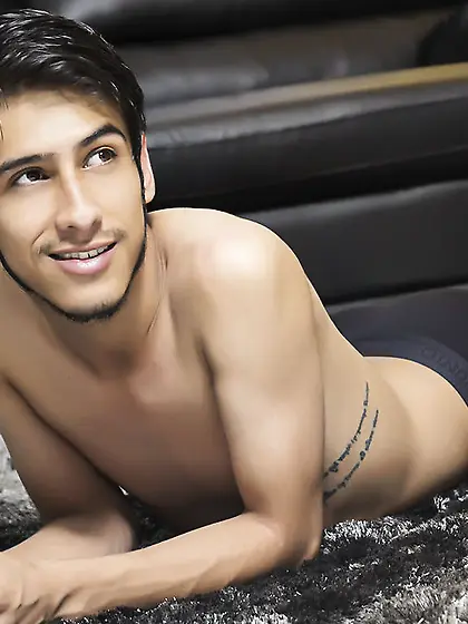 Latin gay chasser dancing