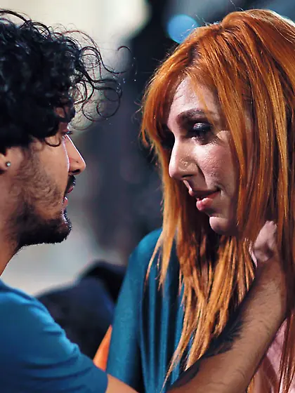 Lauren Phillips pleasures curly-haired dude on the couch