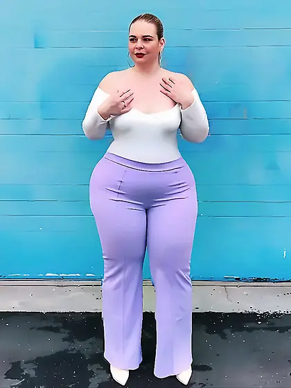 big ass and small boobs