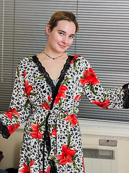 Girl doesn't shave armpits and twat cause she has no BF and mast