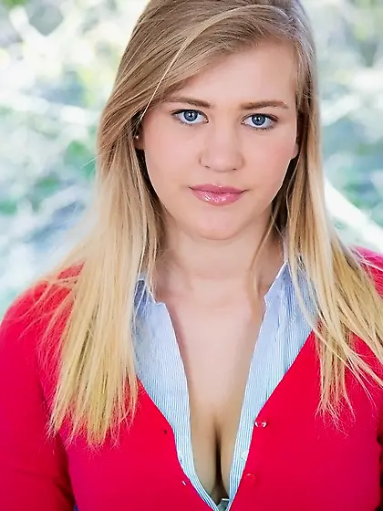 Roxy Lovette easily stands out with her pouting and large tits