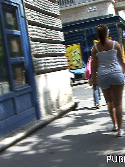 Juicy ass gets pantsed