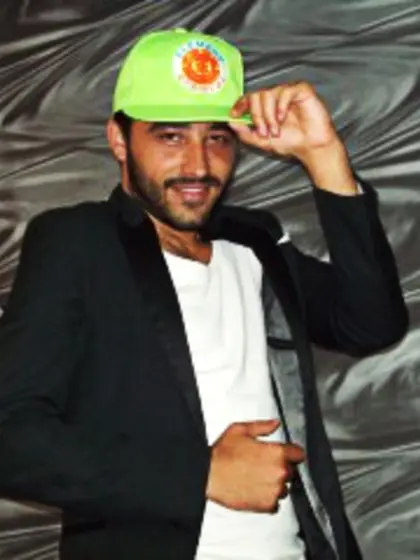 Brunette slider perform anal