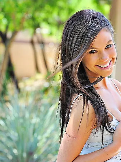 Brooke Banner strips her tight blue jeans off and shows us her f