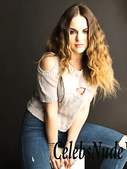 Joanna JoJo Levesque Pokies Pics