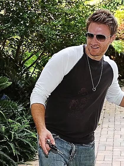 Bella Roxxx takes her sluty xmas lingerie off and swallows a thr