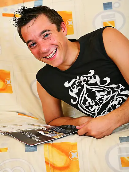 Adorable twin-tailed blonde tempts boyfriend into spontaneous se