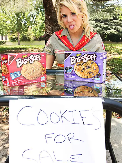 Girl scout with a round booty posing on her knees and getting fu