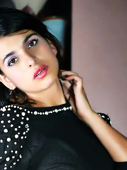 Latin girl with nice tits like to snapshot