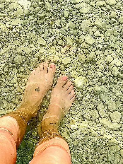 Voyeur Teen feet foot barefeet barefoot toes soles