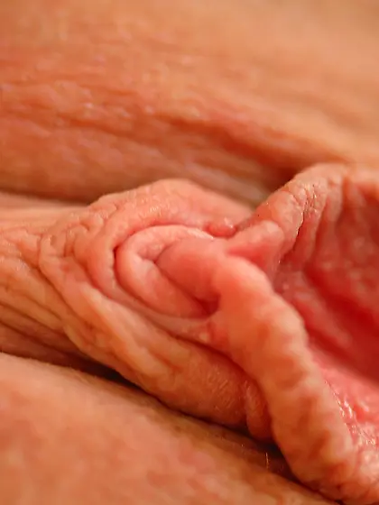 Redheaded babe gives you amazing close-ups of her beautiful labi