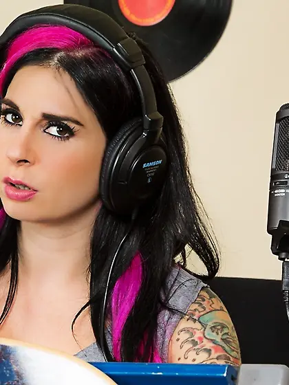 Busty emo lesbians pussy